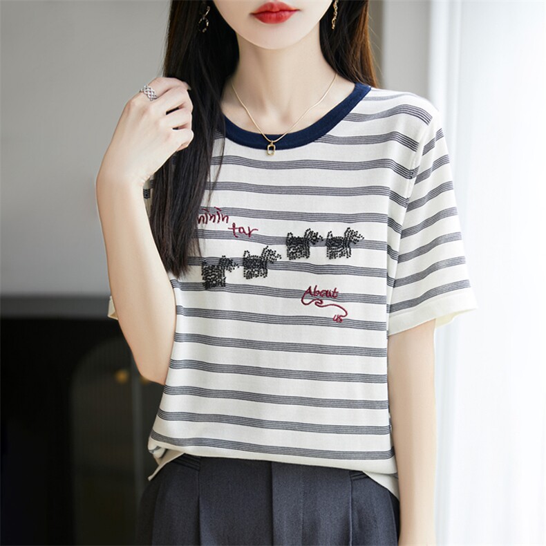 2025年夏季常规条纹圆领不连帽直筒型短袖时尚百搭通勤，女装T恤，暖烁羊绒