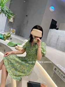 假日油画系女孩连衣裙图片