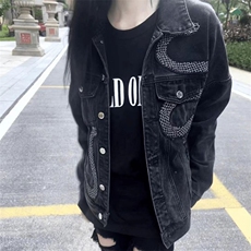 黑色