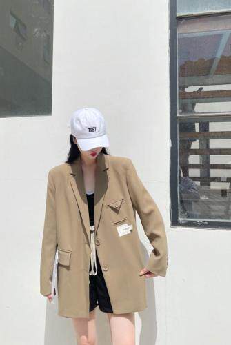 三色西服外套图片