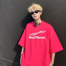 玫红色