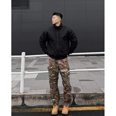 黑色