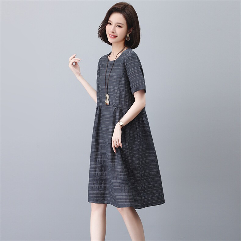 中年今年流行条纹连衣裙女夏季宽松减龄显瘦遮肚妈妈休闲中长裙子,女装连衣裙,忆绮罗