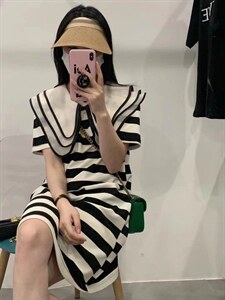 三层领连衣裙图片