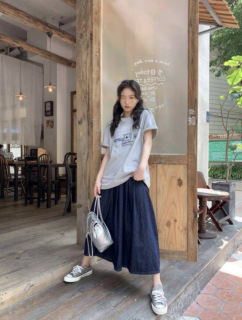 新款夏季薄料显瘦高腰设计感压褶a字牛仔半身裙，女装半身裙，湘姗