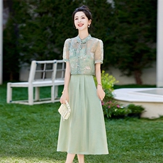 新中式吊带连衣裙女夏国风高级感2025新款刺绣吊带裙，女装连衣裙，韩然一族