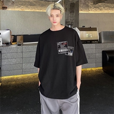 黑色