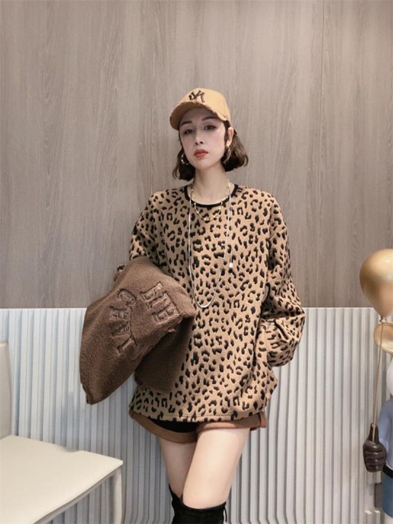 刺绣字母羊羔毛马甲ＭL，女装马甲，可纳奇