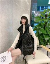 小香羽绒马甲，女装马甲，美惠百合