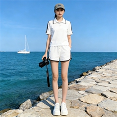 白色套装