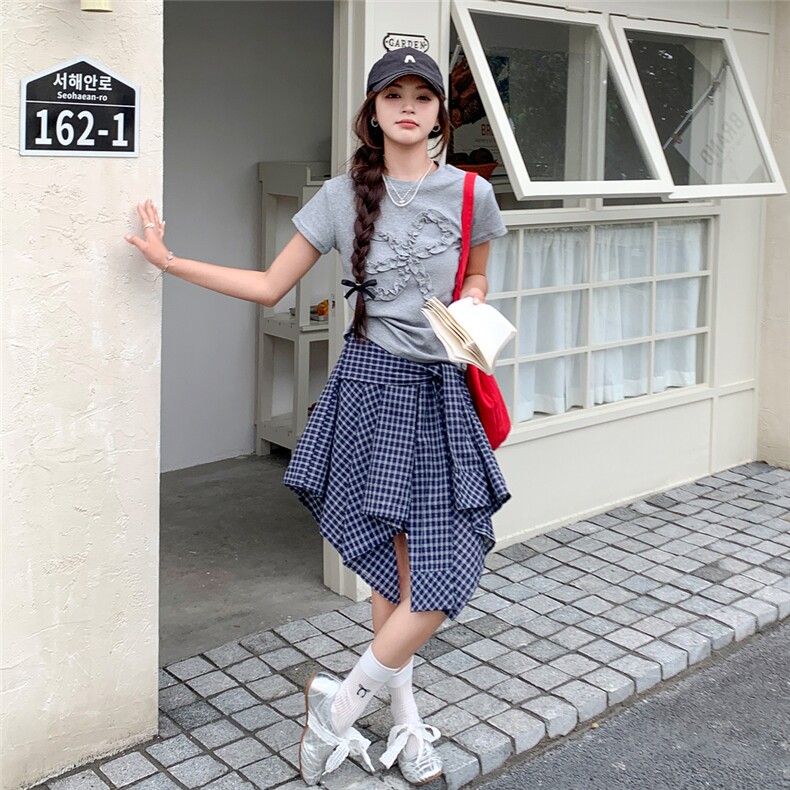 俏皮减龄休闲短袖T恤套装裙女夏新款显瘦学院风格子半身裙两件套,女装半身裙,2D014