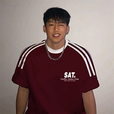 酒红色