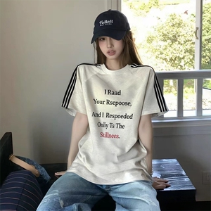 抖音得物品质二开240克宽松纯棉美式潮牌印花三条杠中性风短袖T恤图片