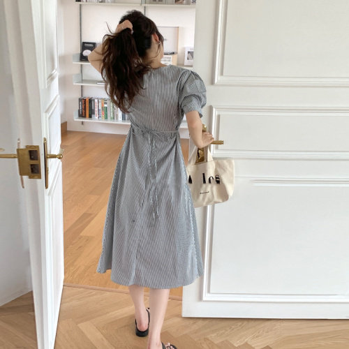 夏季高级感设计镂空露腰气质条纹V领泡泡袖连衣裙长裙女,女装连衣裙,潮品会