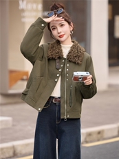 现货2025秋新款时尚设计感羊羔毛短款外套，女装派克服，仟媚宠