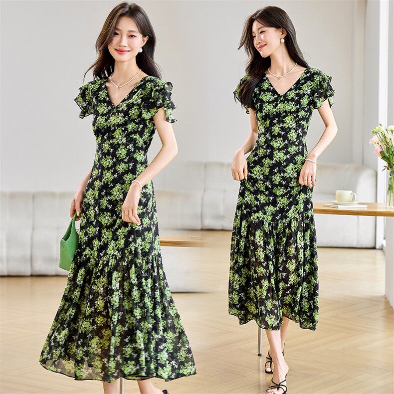 法式复古碎花连衣裙女2025夏新款时尚V领显瘦气质收腰修身鱼尾裙，女装连衣裙，魅影