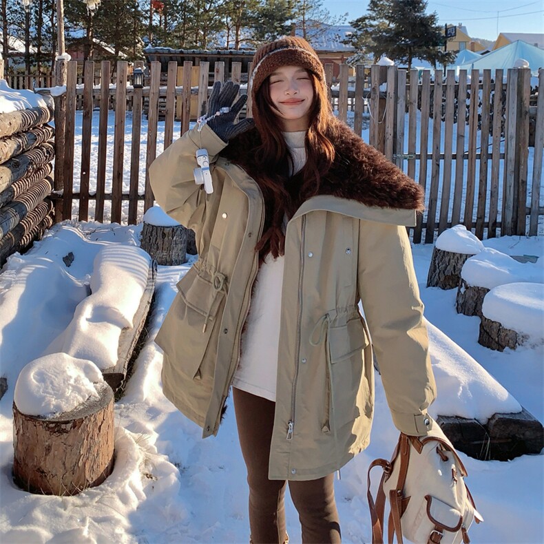 卡其色工装羊羔毛拼接羽绒服2025新款女冬抽绳收腰皮毛一体厚外套,女装羽绒服,2C159