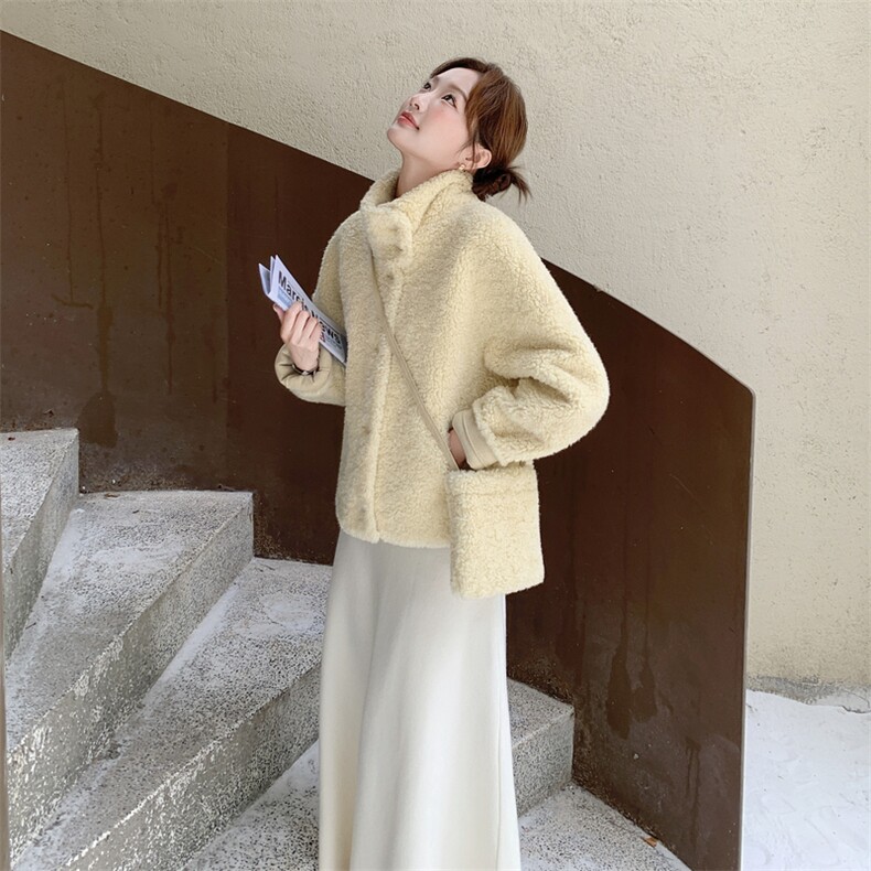 210-3291-P185-k268奶黄色甜美立领皮毛一体加厚短外套,女装羊羔毛/颗粒绒,韩蜜菓
