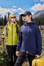 2025百搭时尚简约厚实硬壳冲锋衣连帽立领，女装短外套，衫都服饰