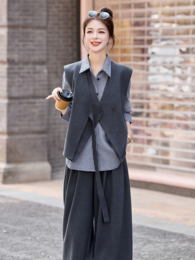 2025秋季新款韩系气质休闲三件套套装,女装套装/套裙,伊仟回