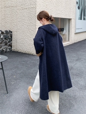 学院风藏青色牛角扣羊毛大衣女2025冬新款中长款连帽气质毛呢外套，女装毛呢外套，2B156