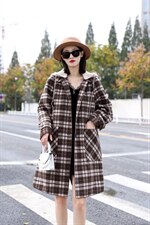 帽子可脱卸双面尼外套一件衣服两种味道。你要的样子我都有，其它，澳洛菲