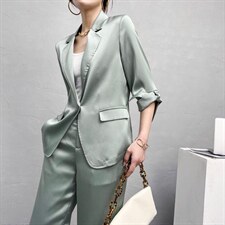 新款现货。套装，女装职业装，序儿