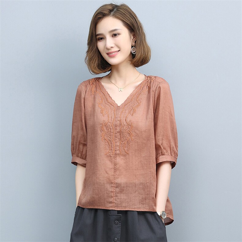 2024夏季新款简约时尚优雅气质V领绣花休闲舒适上衣,女装T恤,丽影随形