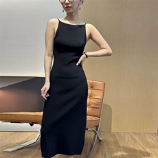 2024年夏季中长款时尚纯色简约百搭吊带连衣裙，女装连衣裙，挚尚羊绒