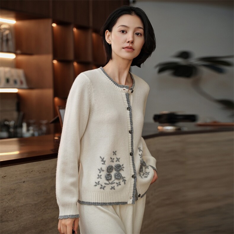 羊绒开衫女2025秋冬新款100纯羊绒高端圆领外套系扣绣花上衣外穿,女装羊绒衫,绒知纯羊绒