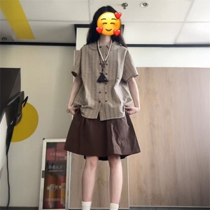 夏季穿搭一整套日系复古时尚小个子格子双排扣衬衫搭配咖色裤子图片