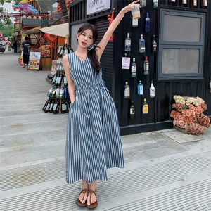 慵懒风条纹背心连衣裙2025新款女夏季流行宽松休闲减龄高级感裙子图片