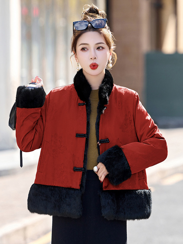 【90白鸭绒】新中式短款羽绒服冬装喜庆新年红本命年貂毛拼接外套,女装羽绒服,衣之秀
