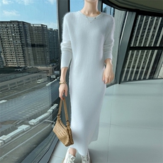 2025秋冬百搭时尚简约长袖圆领收腰针织连衣裙，女装连衣裙，冬贝尔貂绒