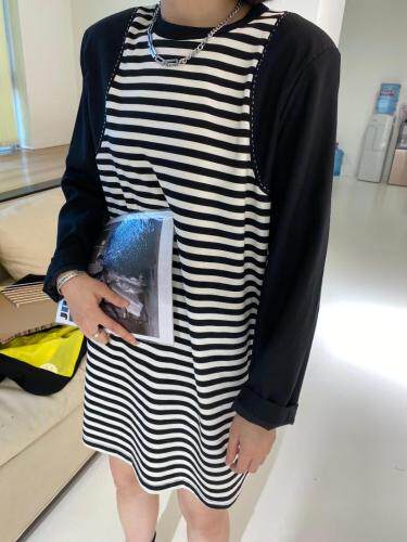 【现货】秋季新款特色明线拼接连衣裙，女装连衣裙，二分之一