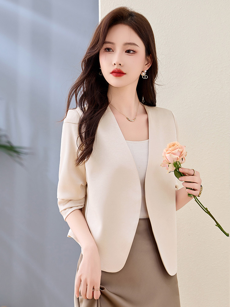 气质简约通勤微皱缎面七分袖无领外套2026春季新款女西装,女装短外套,恋慕依尚