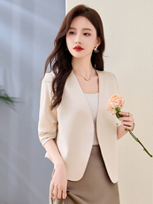 气质简约通勤微皱缎面七分袖无领外套2026春季新款女西装，女装短外套，恋慕依尚