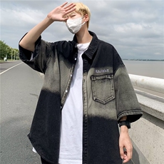 黑色