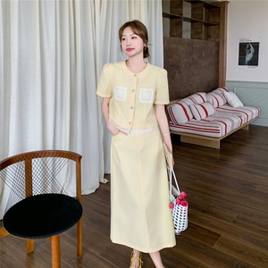 减龄氛围感浅蓝色半身裙套装女夏2026新款独特漂亮ootd穿搭两件套