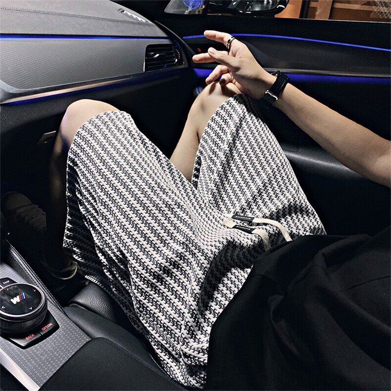 K43/P35控55夏季小伙垂感黑白条纹直筒休闲短裤男白首1,男装牛仔裤,星座305B