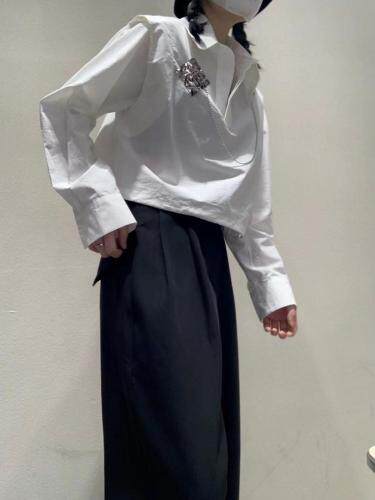 金属胸针衬衫下摆抽绳可盐可甜，女装衬衫，Queena PHoebe