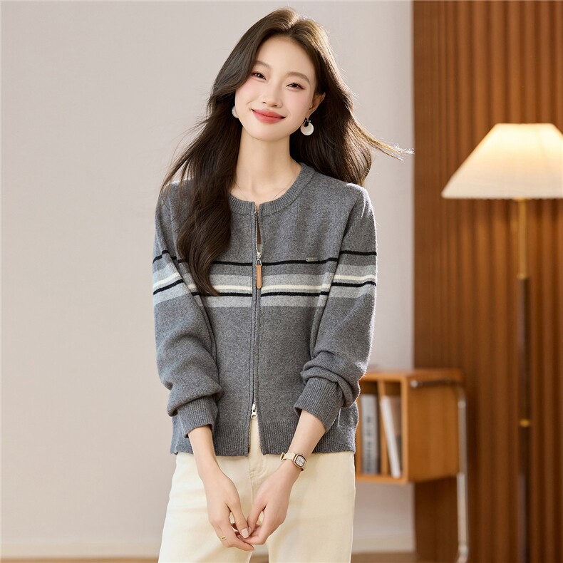 撞色针织开衫女2025新款厚款秋洋气外搭上衣短款毛衣拉链外套，女装连衣裙，艾米