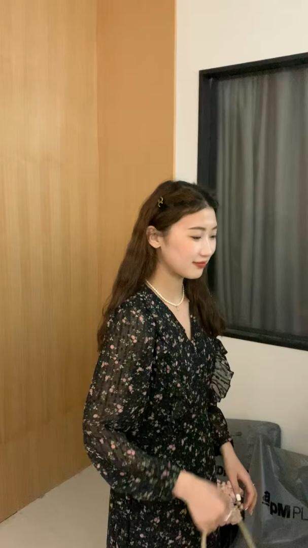 韩系小花连衣裙气质款，女装连衣裙，欧妮卡蒂蔓