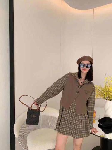 新款马甲格子连衣裙，女装马夹，红头发儿