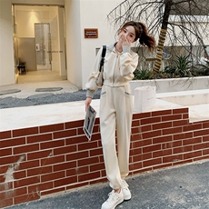 温柔奶杏色