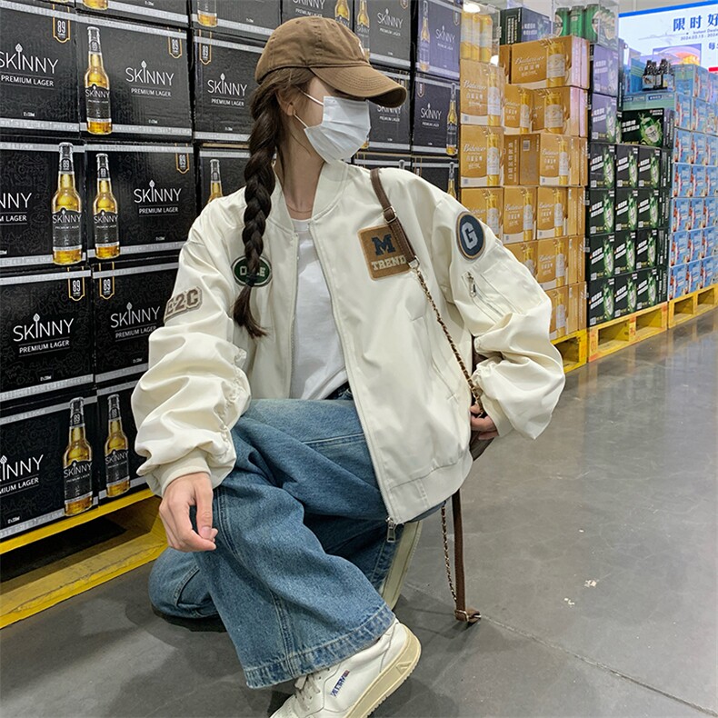 米白色减龄韩系甜美风外套女2025秋季贴标设计感学院风休闲短上衣,女装短外套,2C201