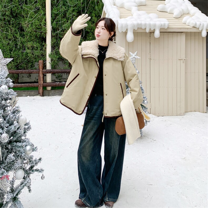 韩系复古羊羔毛大翻领派克服女冬季宽松保暖外套卡其色加厚羽绒服,女装羽绒服,维壹