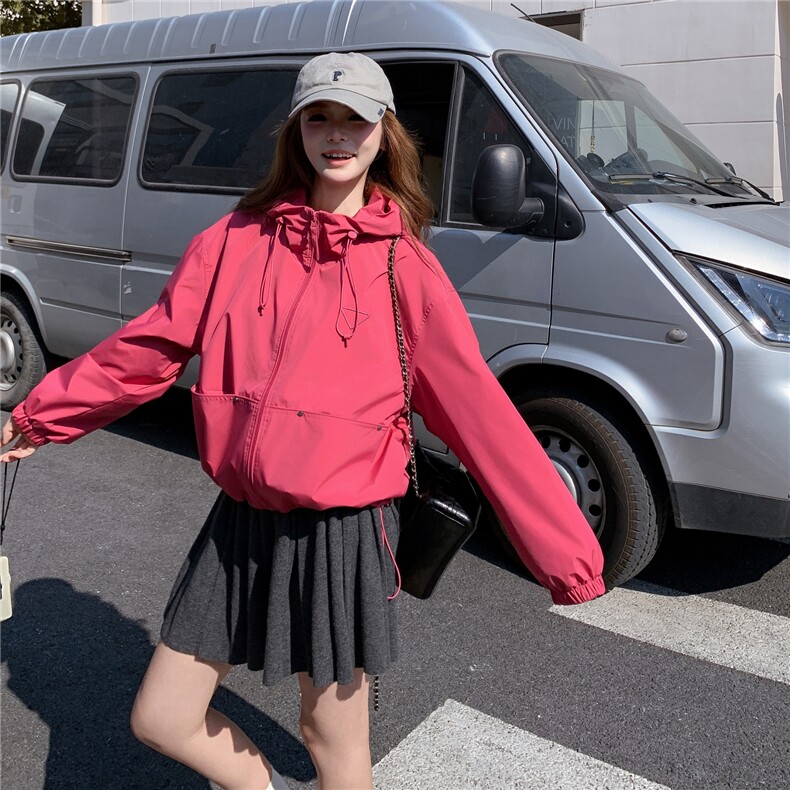 高级小众户外风连帽粉色冲锋衣外套女春秋超火好看漂亮短夹克上衣图片