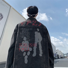 黑色
