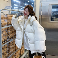 白色短款羽绒服女冬季2025新款韩系宽松90绒学生白鸭绒面包服外套，女装羽绒服，2B187